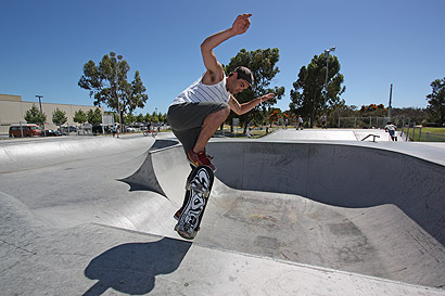Blunt fakie at Kinross bowl